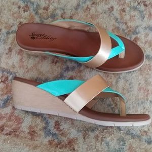 Secret Celebrity Eclipse Wedge Sandal 11M Gold Teal